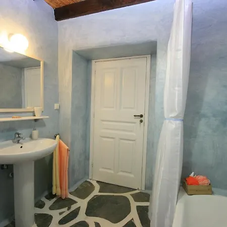 Spiti Valia * Naousa (Paros)