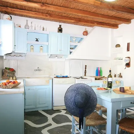 Spiti Valia * Naousa (Paros)