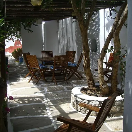 Spiti Valia Naousa (Paros)